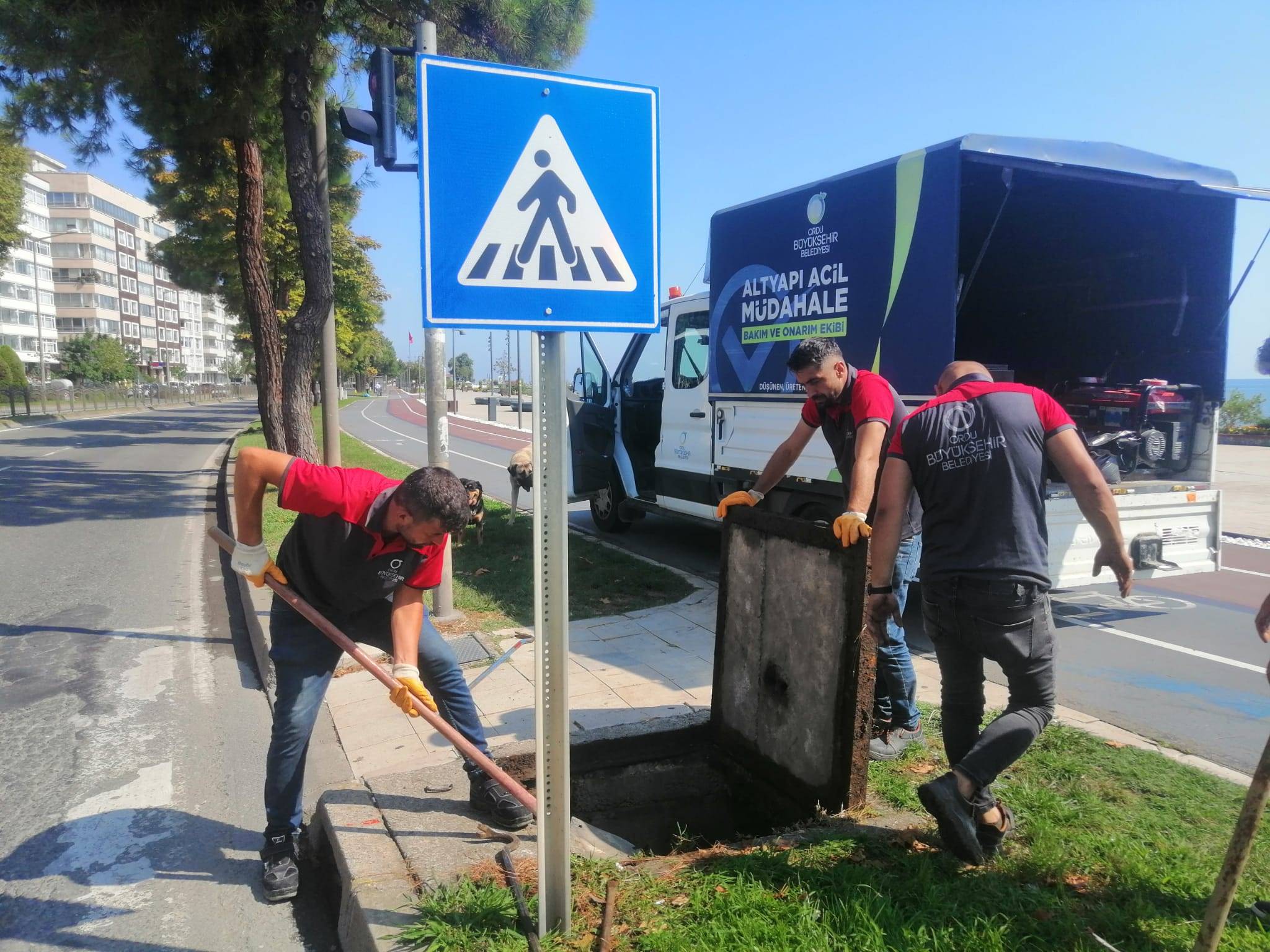 BÜYÜKŞEHİRDEN ALTYAPIDA TEMİZLİK SEFERBERLİĞİ 